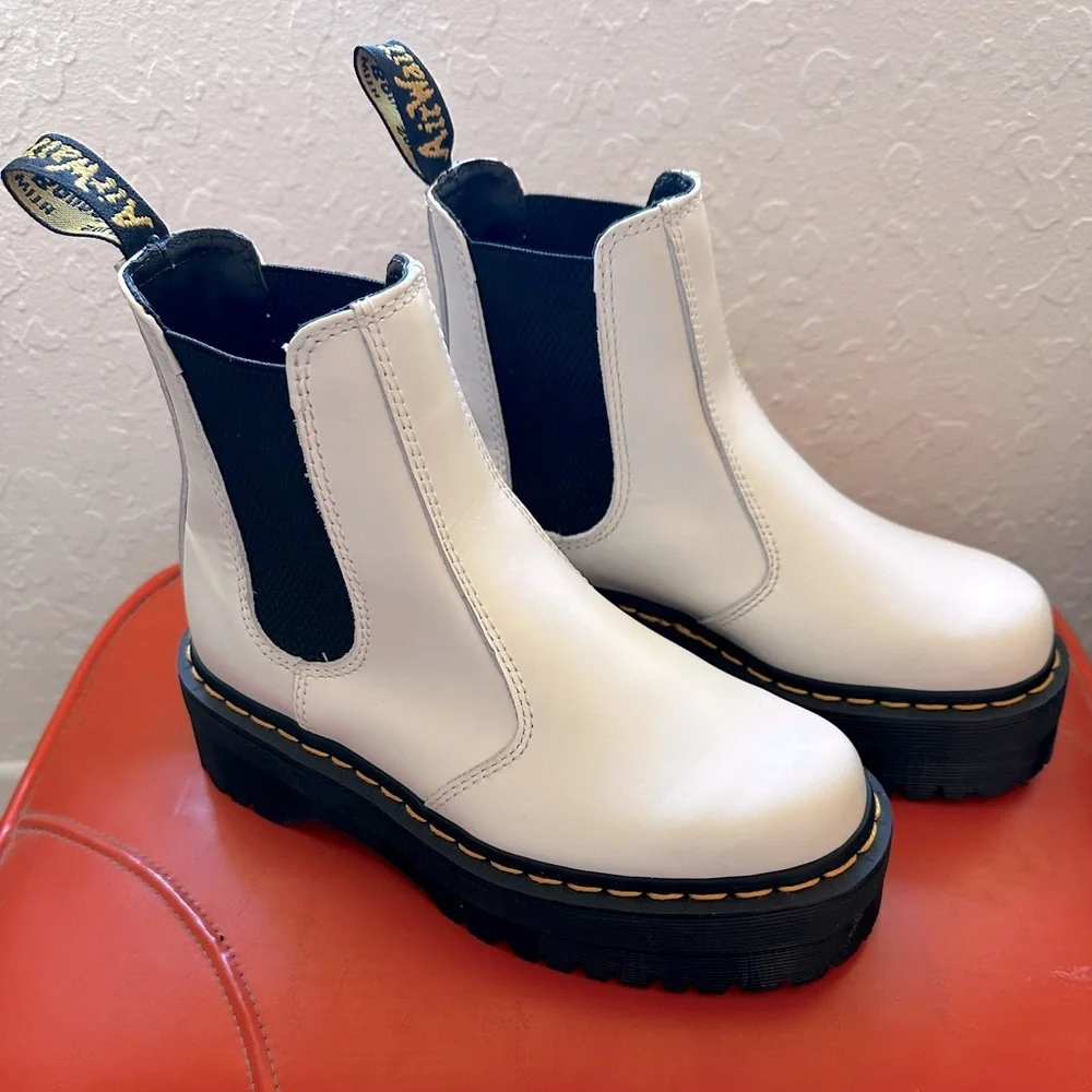 Dr Martens 2976 Smooth Leather Platform Quad Chelsea Boots in White unisex - Picture 3 of 16